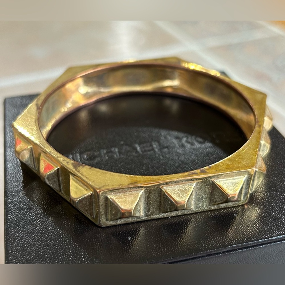 Gold bangle bracelet